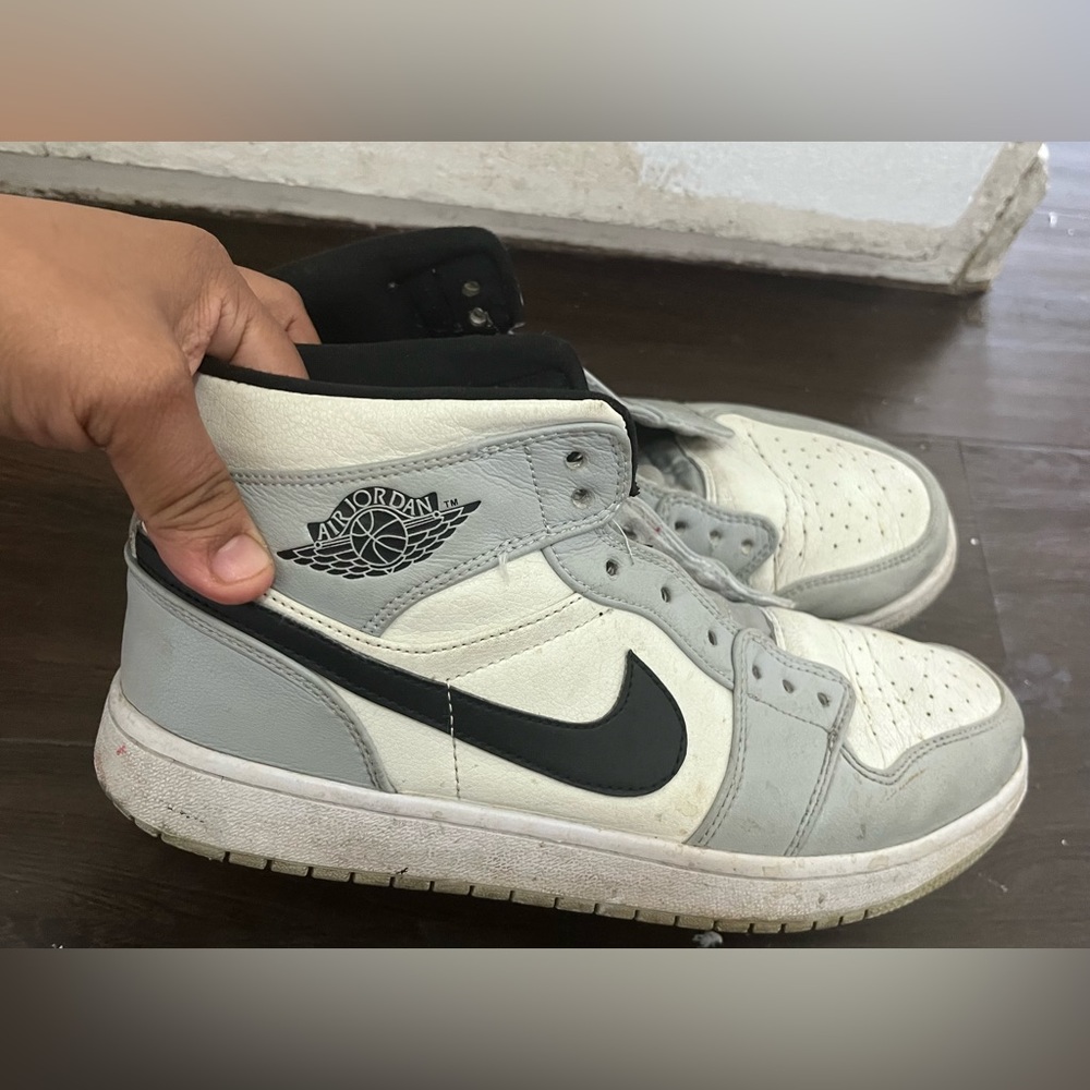 Used Jordan 1 Mid Light Smoke Grey